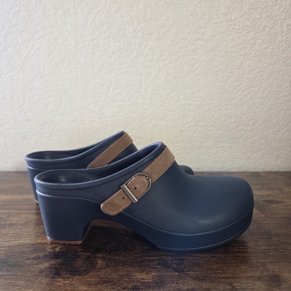 Crocs Heeled Clogs Women Size 6 Navy Blue Suede Buckle Strap Block Heel Mules